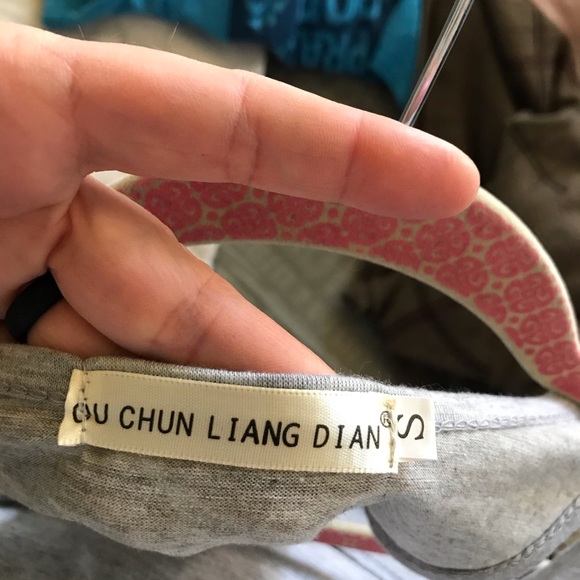 Black cat on gray tank - Picture 3 of 3